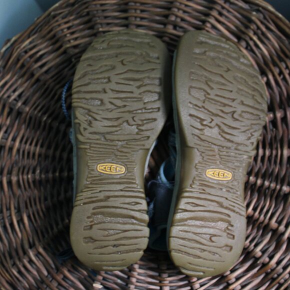 Keen waterproof water shoes, size 9 - Picture 4 of 4